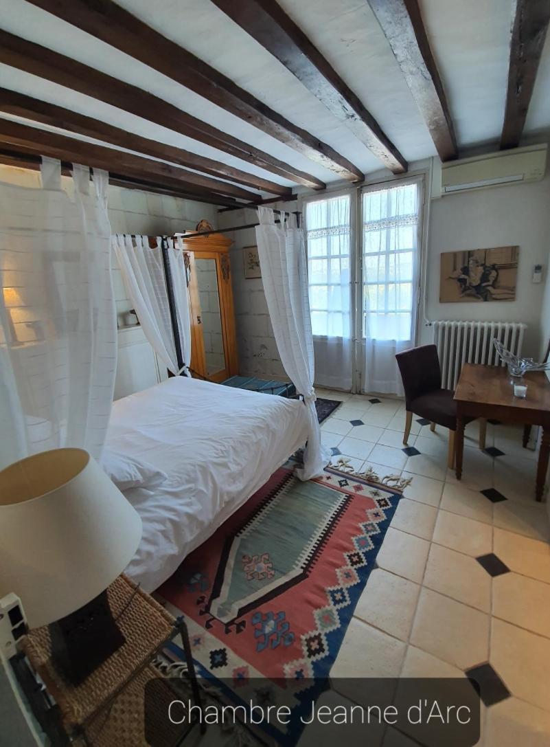 Le Presbytere De La Cite Royale De Loches Phòng bức ảnh